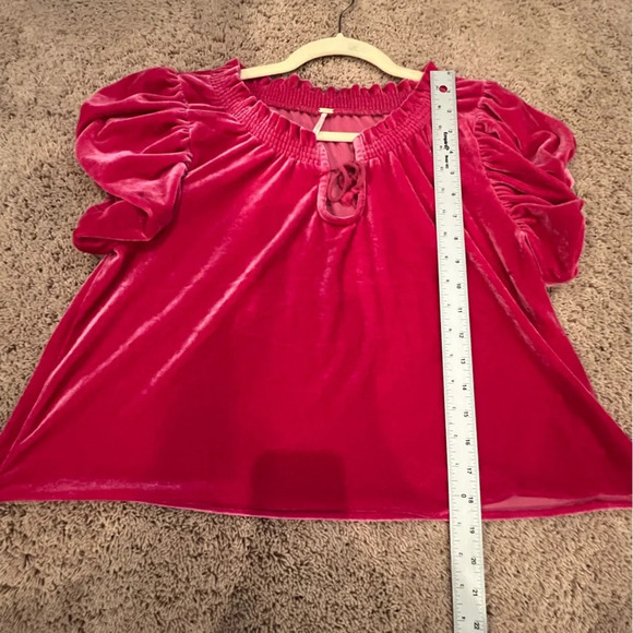 FREE PEOPLE Terese velvet puff sleeve top SMALL shirt sleeves bright pink blouse - Picture 8 of 16